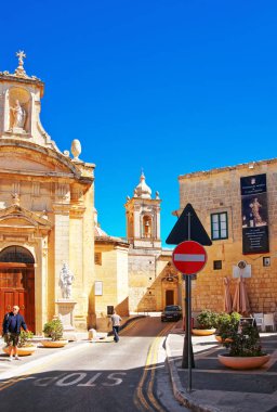 İnsanlar Saint Paul Kilisesi Rabat Malta