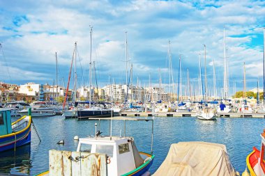 Tekneler Malta Msida Marina'da