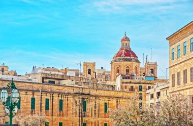 Kubbe, St Nikolaos Kilisesi Valletta sokakta
