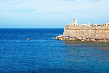Valletta Malta'da da St Elmo bağlantı noktası Grand Harbor'da gemi