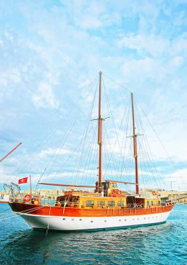 Valletta Malta Grand Harbor'da gemi