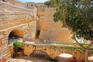 Surların içine Valletta tarihi kent girişinde