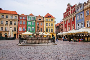 Pazar Meydanı Poznan adlı Proserpina Çeşmesi