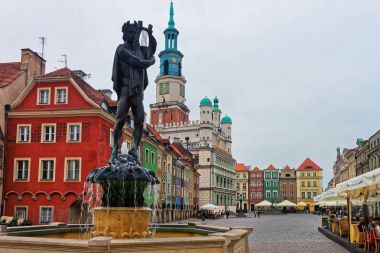 Pazar Meydanı Poznan Apollo Çeşmesi