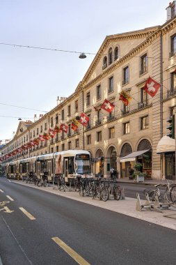 Tren ve Corraterie Street İsviçre Bisiklet bayrakları Geneva