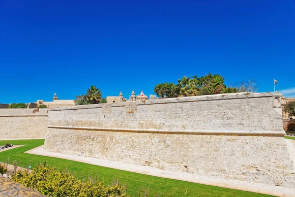Mdina duvarları eski müstahkem şehrin Malta — Stok fotoğraf