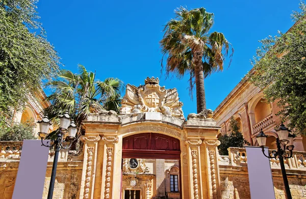 Vstupní brána do přírodovědné muzeum Mdina Malta — Stock fotografie
