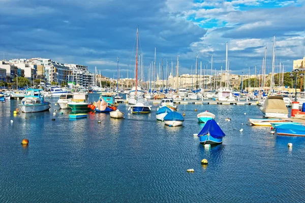 Boote im msida marina in malta — Stockfoto