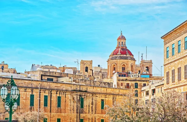 A kupola a templom a Szent Miklós Valletta utca — Stock Fotó
