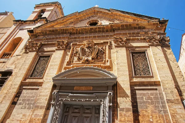 Fasádní svatého Františka z Assisi Church v Vallettě — Stock fotografie