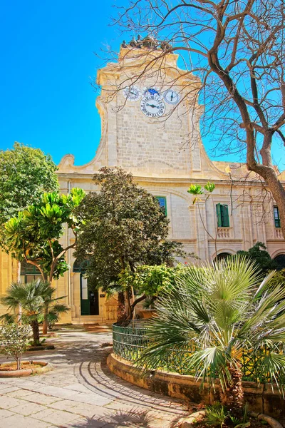 Torre dell'orologio al Cortile Principe Alfredo a La Valletta — Foto Stock