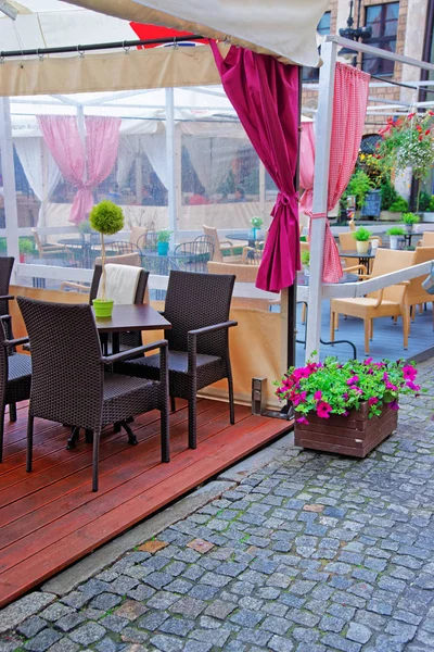 Pouliční restaurace na staré tržní náměstí Poznaň — Stock fotografie