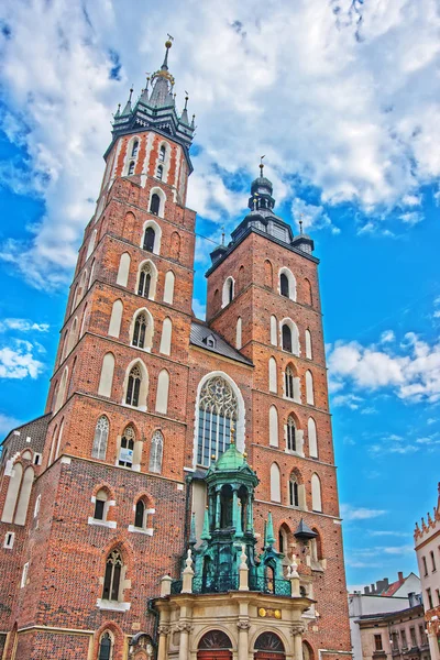 Basilika St. Marien in Krakau in Polen — Stockfoto