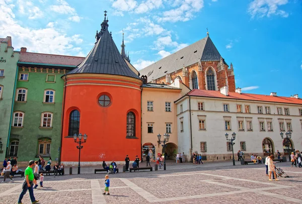 Iglesia de Santa Bárbara en el pequeño mercado de Cracovia — Foto de Stock