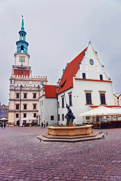 Fuente de Marte y Plaza del Mercado Viejo en Poznan — Foto de Stock