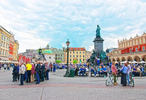 Crowds of People at Church of St Adalbert in Krakow — Stock Photo, Image