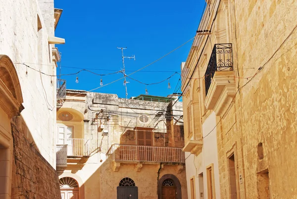 Traditionelle Architektur der Gebäude in der Straße von Rabat — Stockfoto