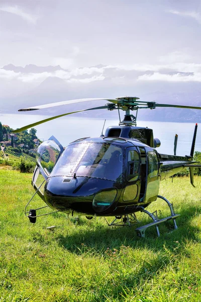 Вертоліт в регіоні Lavaux Швейцарії — стокове фото