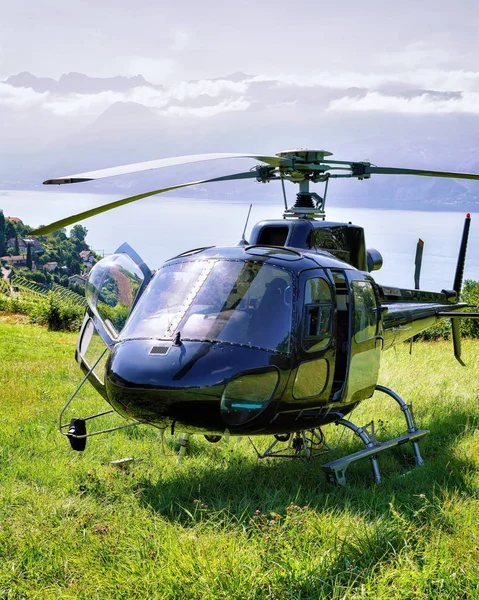 Hubschrauber bei Lavaux in der Schweiz — Stockfoto
