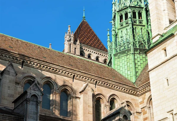 Fragmento da Catedral de São Pedro na cidade velha de Genebra — Fotografia de Stock