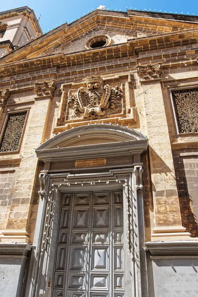 Fasádní svatého Františka z Assisi Church v Vallettě — Stock fotografie