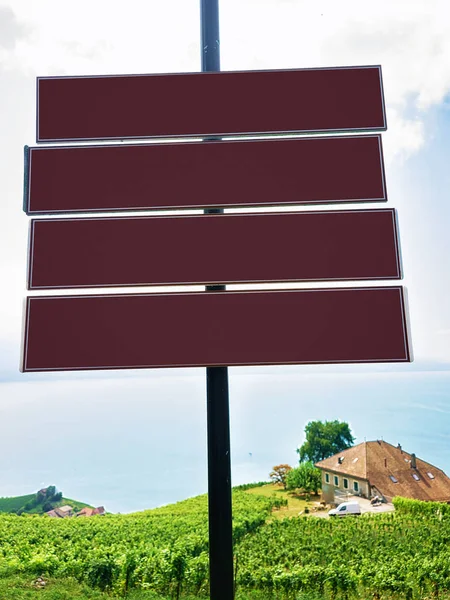 Placas de dirección en Vineyard Terraces rastro de Lavaux Suiza —  Fotos de Stock