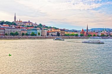 Feribot Budapeşte'Tuna Nehri ve Buda şehir setin içinde
