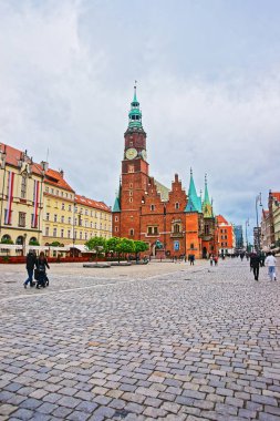 Turistler Wroclaw Pazar Meydanı, eski Belediye Binası