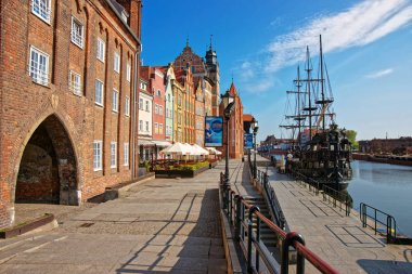 Motlawa Nehri Gdansk çıkabilir, eski gemi