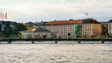 Pont de la makine Köprüsü ve Cenevre Gölü