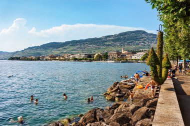 Vevey Cenevre Gölü dolgu Yüzme insanlar