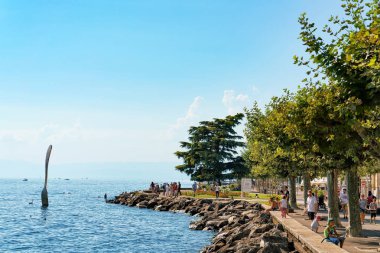 İnsanlara setin Cenevre Gölü Vevey, İsviçre