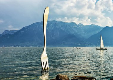 Çatal heykel Vevey, İsviçre'deki Cenevre Gölü