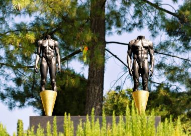 Lozan Cenevre Gölü dolgu üzerinde olimpik park heykeller