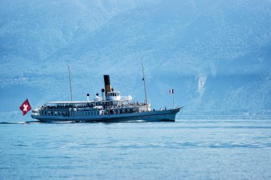 Lozan Cenevre Gölü üzerinde feribot
