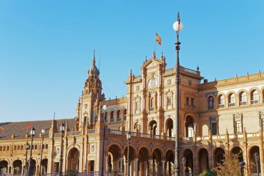 Seville İspanyolca meydanında bina orta