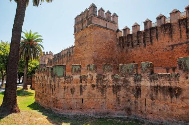 Eski şehir duvarları ve Sevilla Macarena bölgesindeki kule