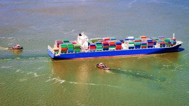 Havadan görünümü için Bayonne konteyner gemisi