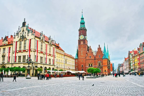 People at Two Halls Market Square in Wroclaw — Stock Photo, Image