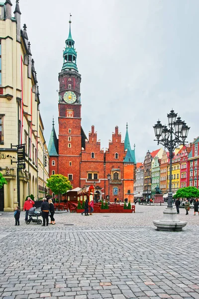 People at Old Town Hall on Market Salt Square Wroclaw — Stock Photo, Image