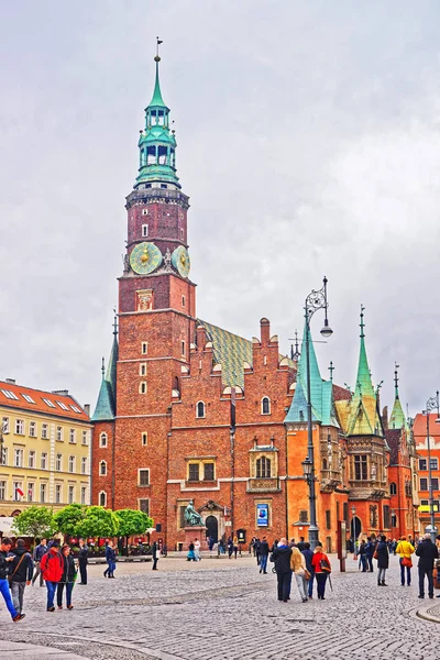 People at Old Town Hall on Market Square in Wroclaw — Stock Photo, Image