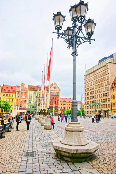 People at Old Market Square in Wroclaw — Stock Photo, Image