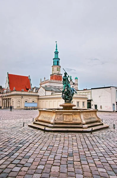 Fuente Neptuno en la Plaza del Mercado Viejo Poznan — Foto de Stock