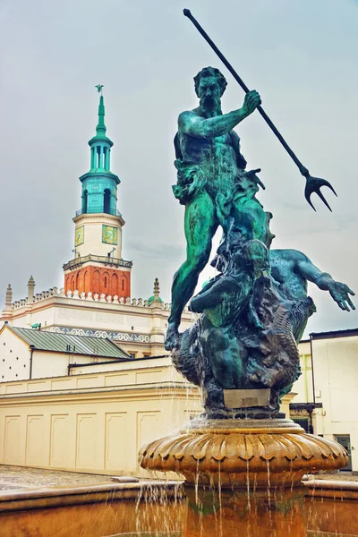 Фонтан Нептун на Старой Рыночной площади Познани — стоковое фото