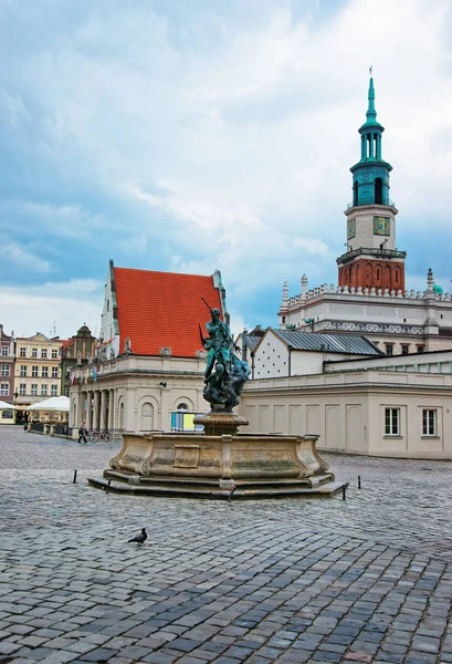 Fonte de Neptuno na Praça do Mercado Velho em Poznan — Fotografia de Stock