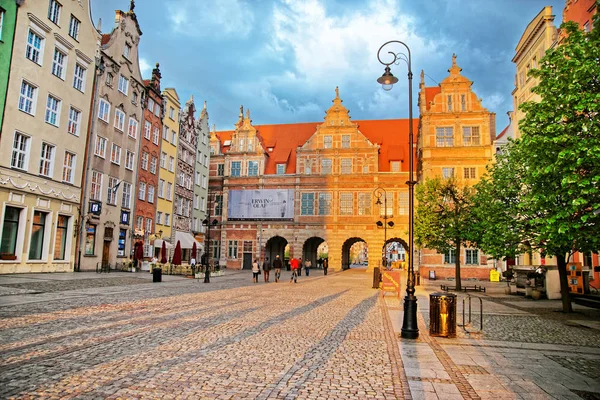 Zöld kapu: Gdansk hosszú piac tér — Stock Fotó