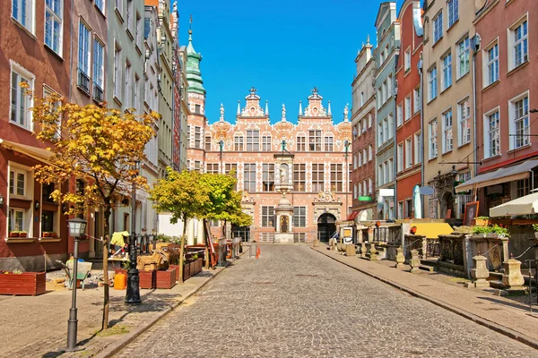 Gran Arsenal en la calle Piwna en el casco antiguo de Gdansk —  Fotos de Stock
