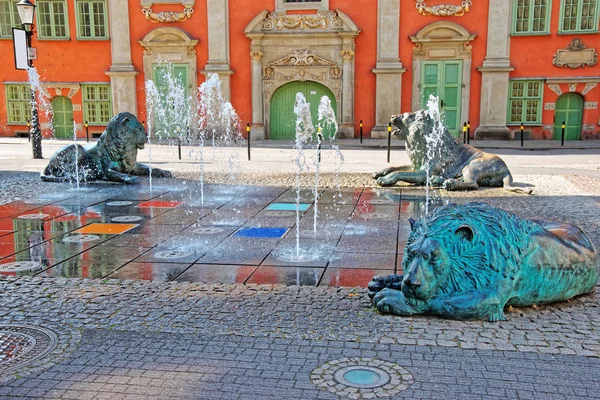 Fontana con leoni nella cappella reale del re polacco Danzica — Foto Stock