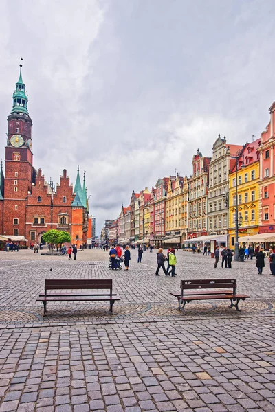 Benches at Old Town Hall on Market Square in Wroclaw — Stock Photo, Image