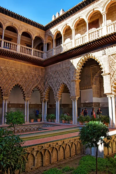 Courtyard of Royal Alcazar Place in Seville — Stock Photo, Image